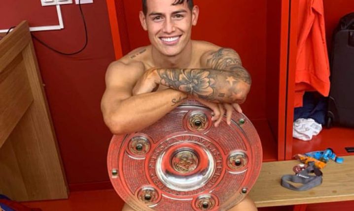 James Rodriguez i jego zdjęcie z trofeum za Mistrzostwo Niemiec :D